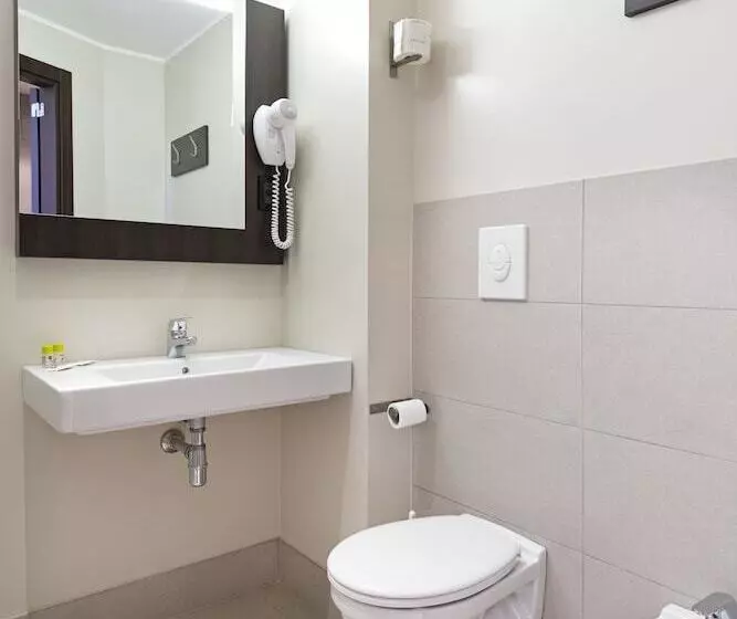 اتاق استاندارد سه نفره, B&b Hotel Faenza