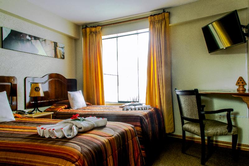 标准间, De La Villa Hermoza