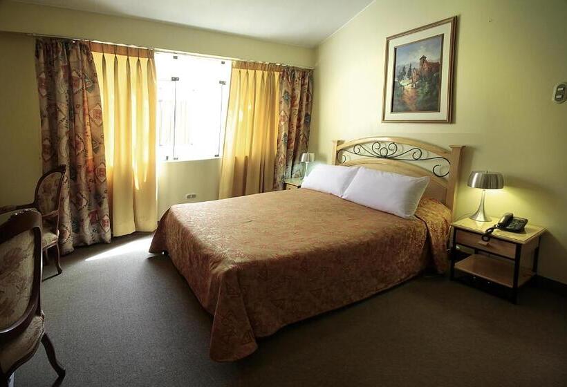 标准单人间, De La Villa Hermoza