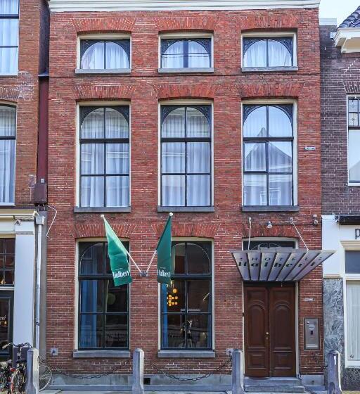 اتاق خانوادگی, Halbert