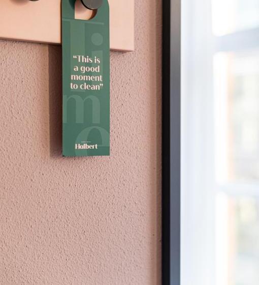 اتاق خانوادگی, Halbert