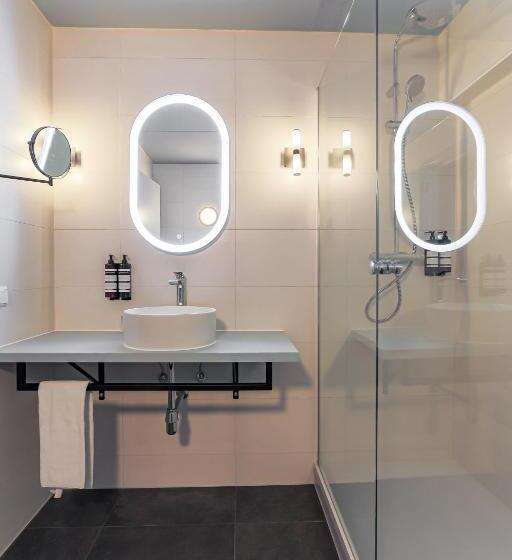 اتاق خانوادگی, Halbert