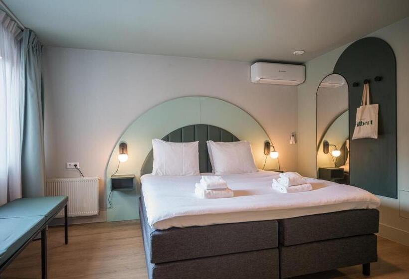 اتاق خانوادگی, Halbert