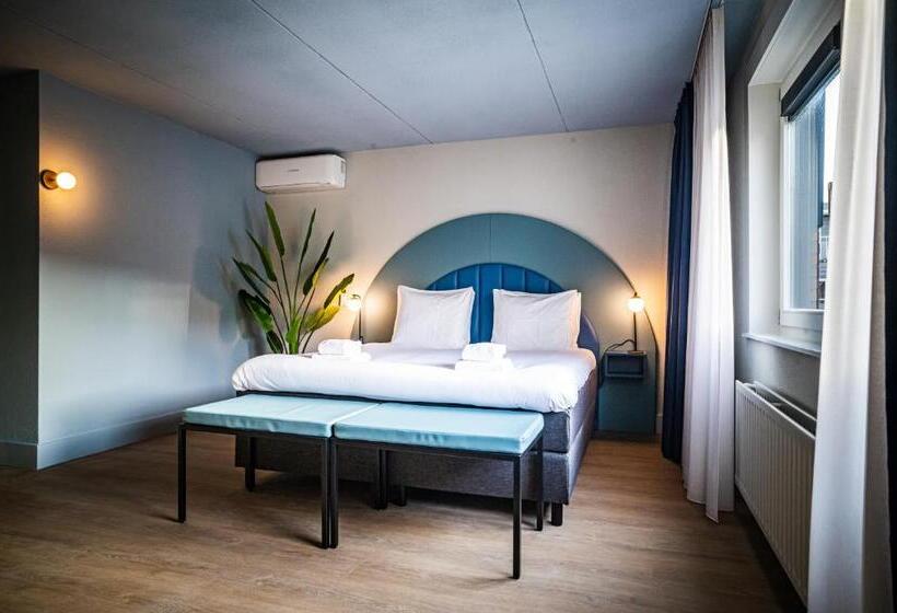 اتاق خانوادگی, Halbert