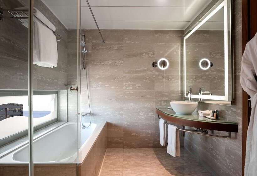 Номер Deluxe, Hilton Diagonal Mar Barcelona