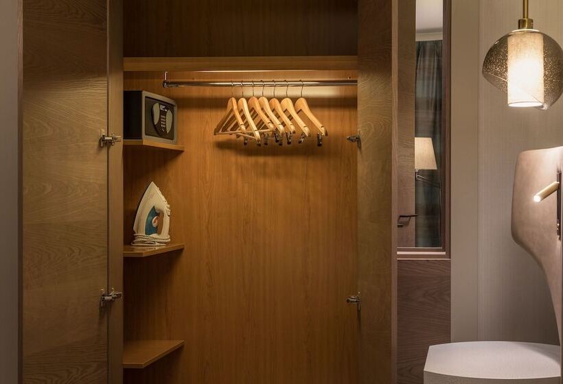 Номер Стандарт Вид на Море, Hilton Diagonal Mar Barcelona