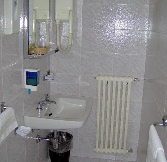 غرفة قياسية ثلاثية, Lago Maggiore