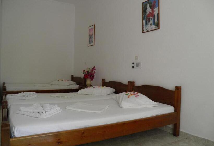 Chambre Triple Economy, Levante Beach