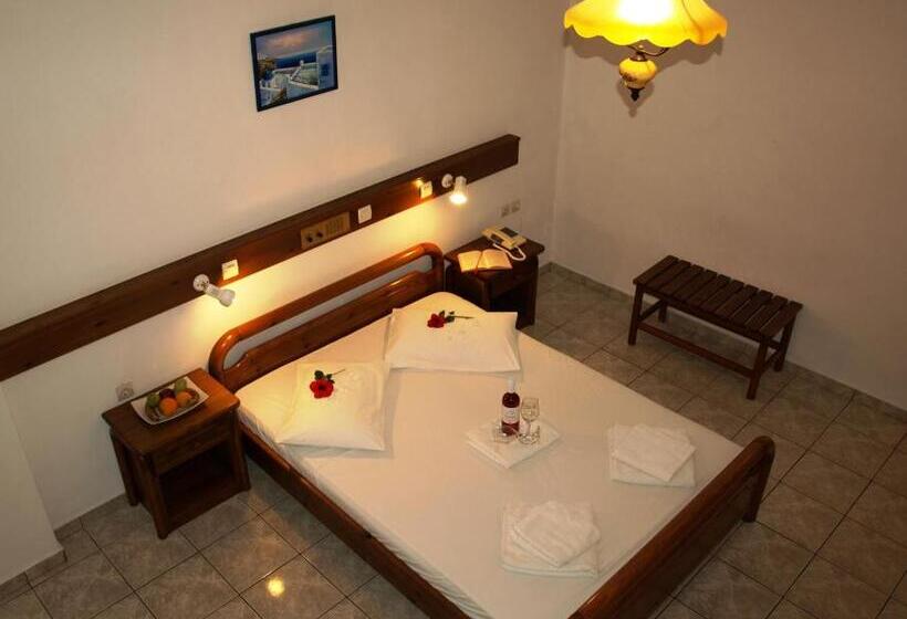 标准间带游泳池, Levante Beach