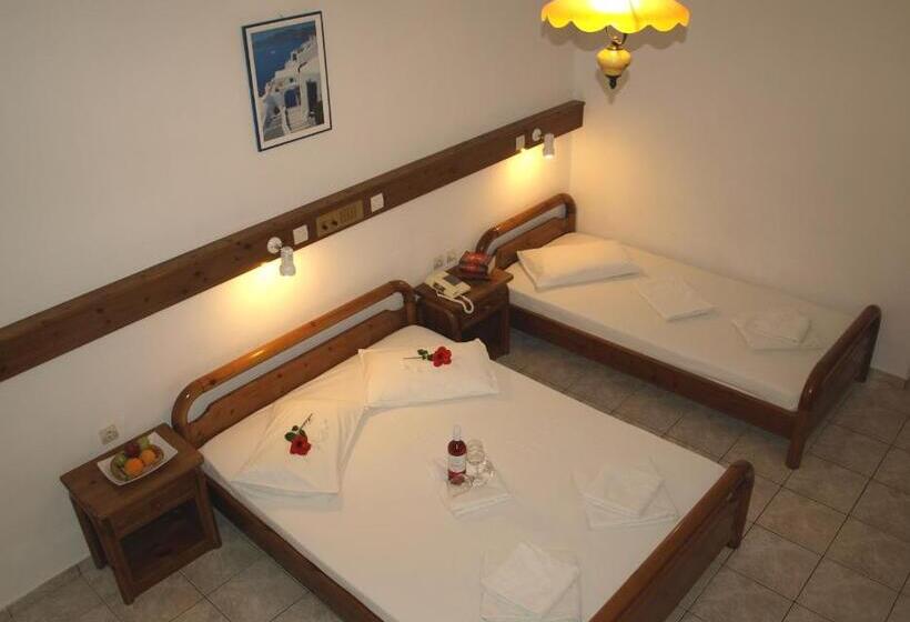 Chambre Triple Standard Vue Piscine, Levante Beach