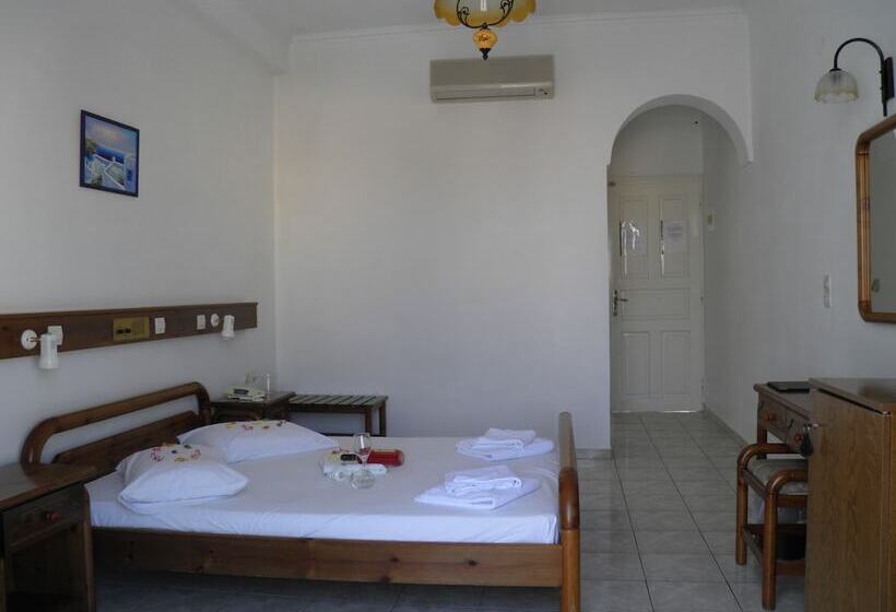 Chambre Standard Vue Piscine, Levante Beach