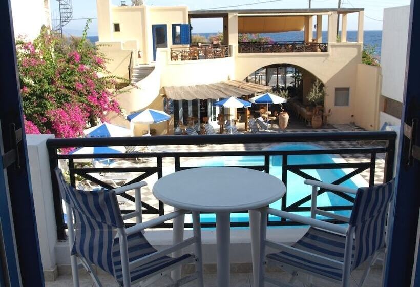 Chambre Triple Standard Vue Piscine, Levante Beach