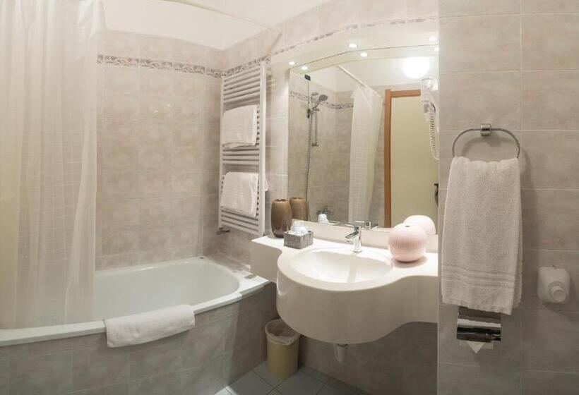 Полулюкс, Roero Park