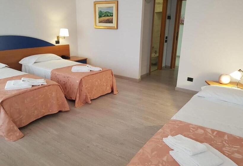 Номер Стандарт Трехместный, Roero Park