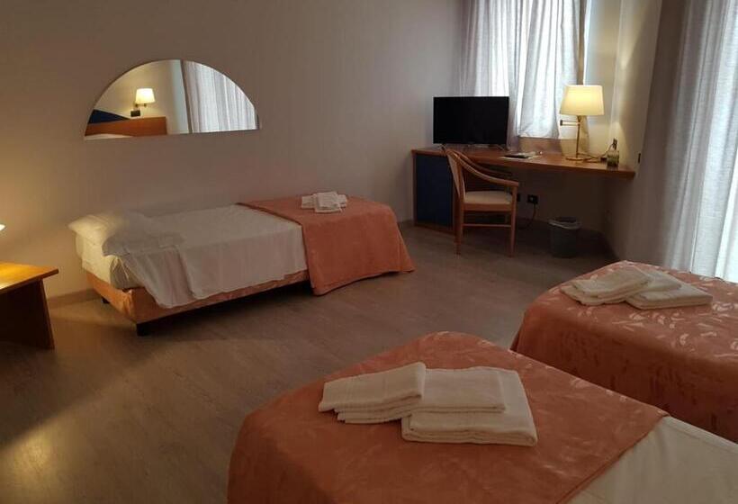 Номер Стандарт Трехместный, Roero Park