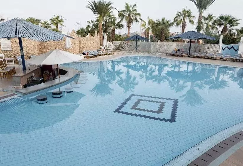 اتاق استاندارد با چشم‌انداز استخر, Turquoise Beach