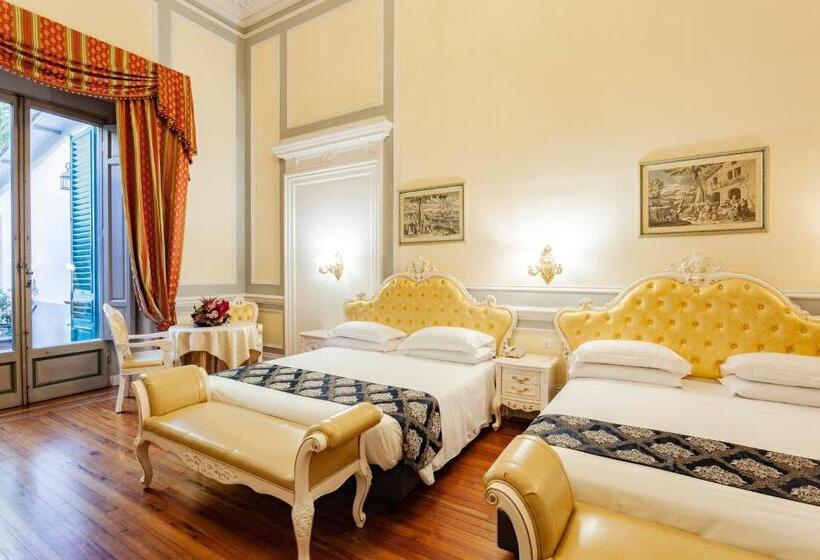 سوئیت جونیور با چشم‌انداز باغ, Villa Royal