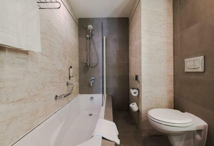 اتاق اکونومی, Maritim Antonine Hotel & Spa
