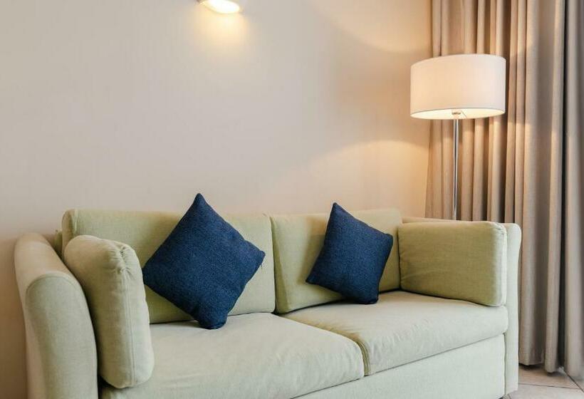 سوییت جونیور با بالکن, Maritim Antonine Hotel & Spa