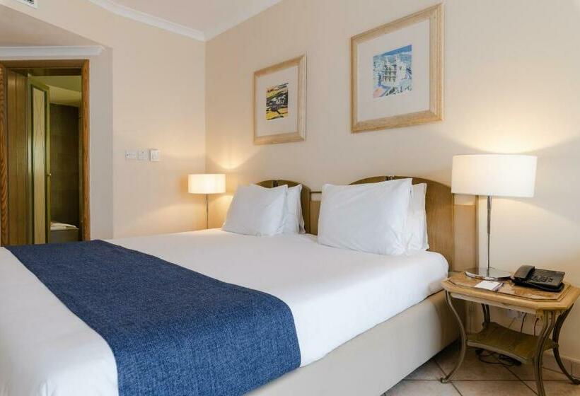 سوییت جونیور با بالکن, Maritim Antonine Hotel & Spa