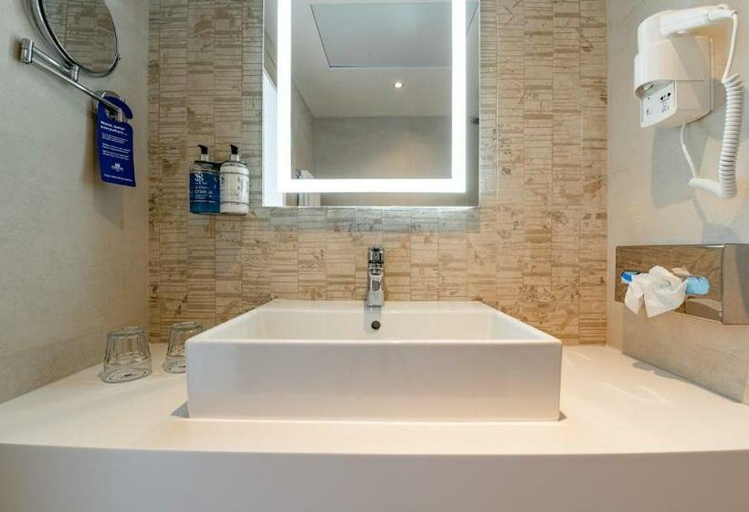 سوییت جونیور با بالکن, Maritim Antonine Hotel & Spa