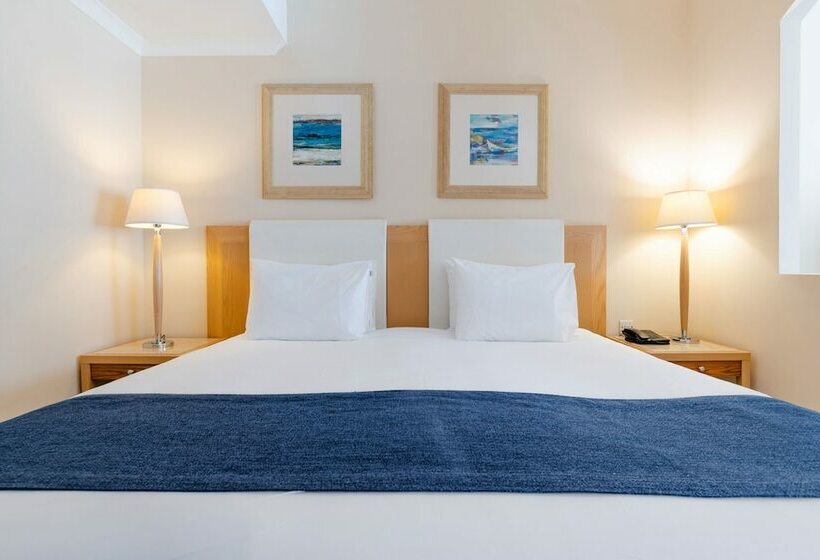 سوییت جونیور با بالکن, Maritim Antonine Hotel & Spa