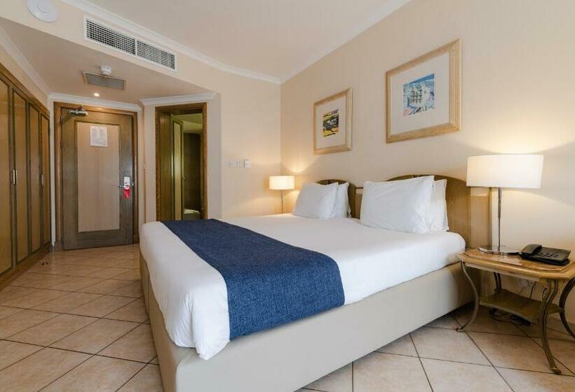 سوئیت جونیور با چشم‌انداز باغ, Maritim Antonine Hotel & Spa