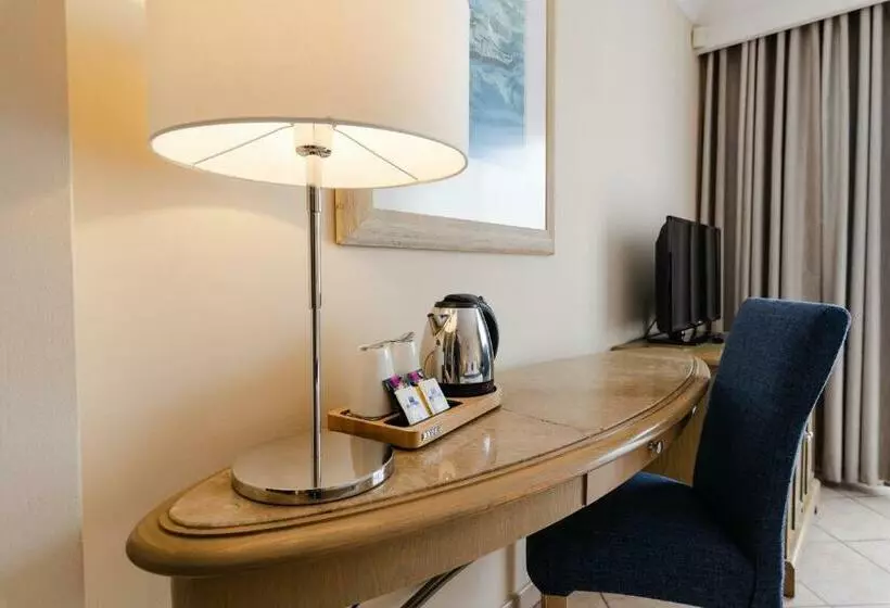 庭の見えるジュニアスイート, Maritim Antonine Hotel & Spa