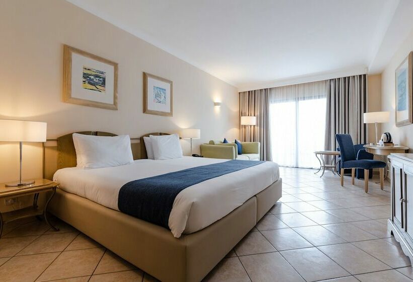 سوئیت جونیور با چشم‌انداز باغ, Maritim Antonine Hotel & Spa