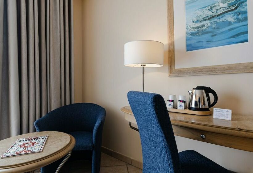 سوئیت جونیور با چشمانداز باغ, Maritim Antonine Hotel & Spa