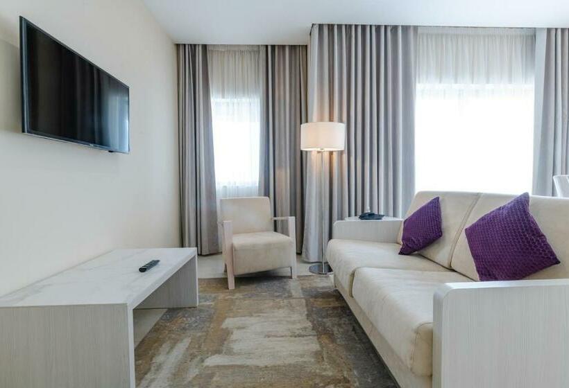 سوئیت با وان آب گرم, Maritim Antonine Hotel & Spa