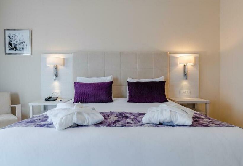 سوئیت با وان آب گرم, Maritim Antonine Hotel & Spa