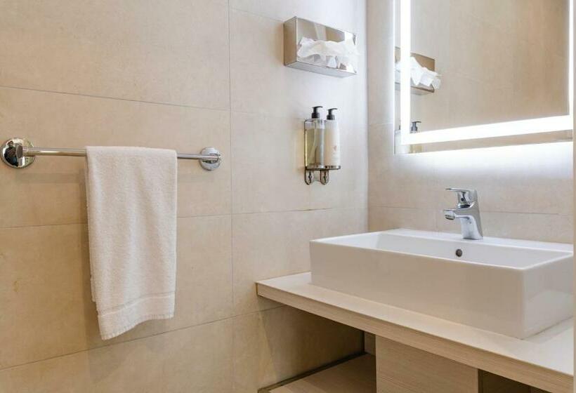 سوئیت با وان آب گرم, Maritim Antonine Hotel & Spa