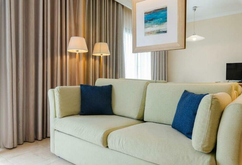 سوئیت جونیور خانوادگی, Maritim Antonine Hotel & Spa