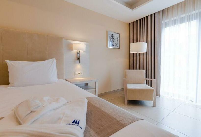 سوییت خانوادگی, Maritim Antonine Hotel & Spa