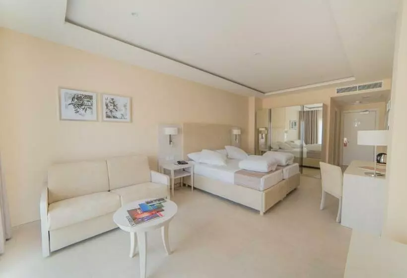 デラックスジュニアスイート, Maritim Antonine Hotel & Spa