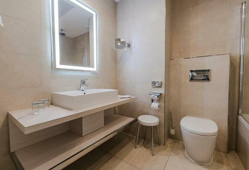 اتاق لوکس با چشم‌انداز باغ, Maritim Antonine Hotel & Spa