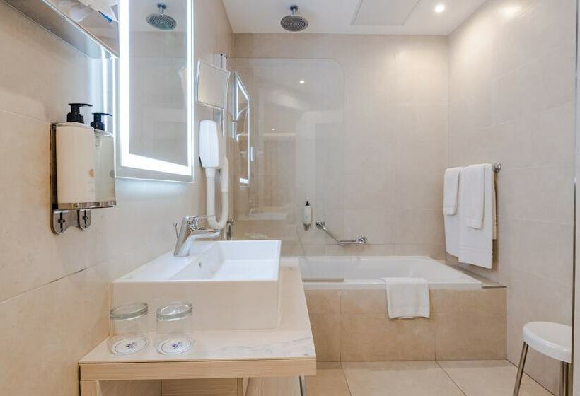 اتاق لوکس با چشمانداز باغ, Maritim Antonine Hotel & Spa