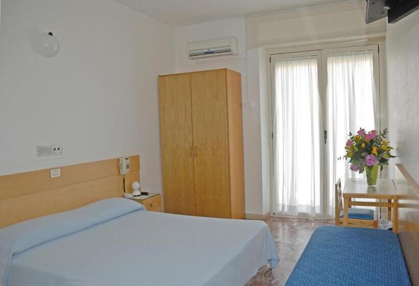 اتاق استاندارد سه نفره, Albergo La Sirenella