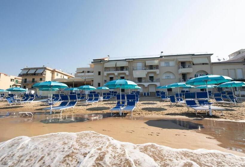 带海景的标准房, Albergo La Sirenella