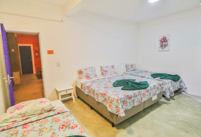 חדר סטנדרט לארבעה, La Gloria House