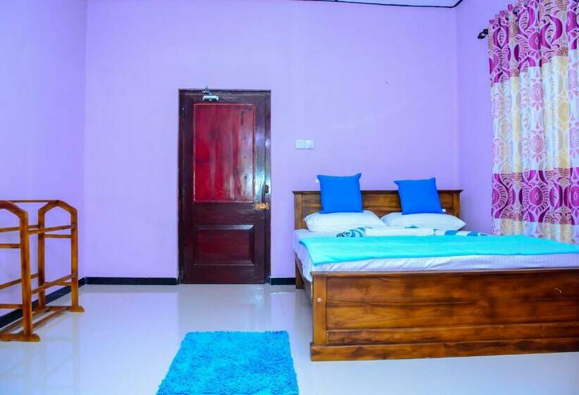 غرفة ديلوكس, Gloriya Mathews