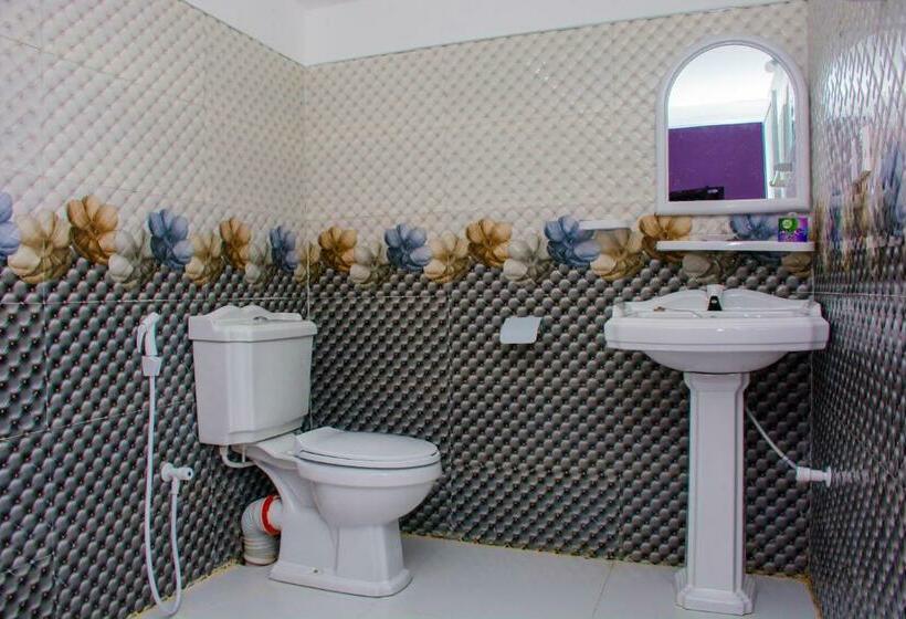 غرفة إقتصادية, Gloriya Mathews