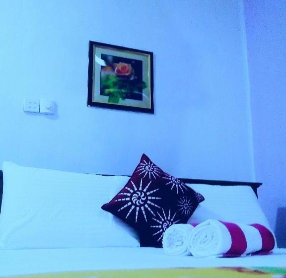 غرفة إقتصادية, Gloriya Mathews