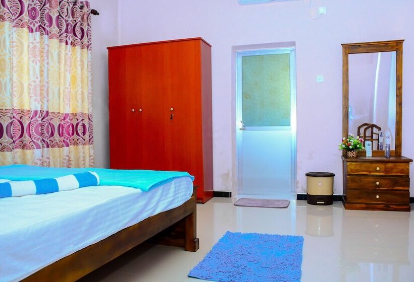 غرفة ديلوكس, Gloriya Mathews