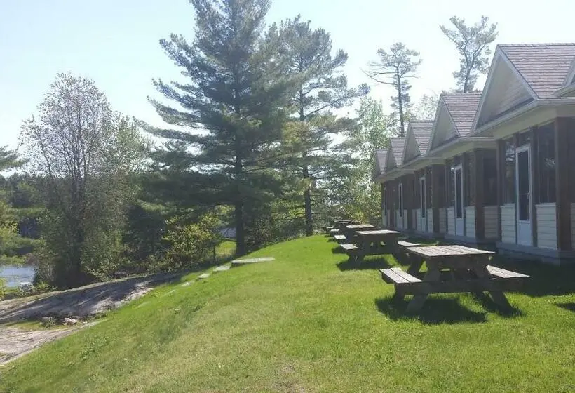 スタンダードインサイドビュールーム, The Burleigh Falls Inn & Suites