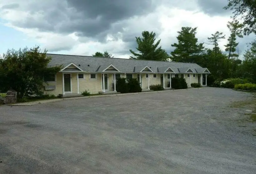 スタンダードインサイドビュールーム, The Burleigh Falls Inn & Suites