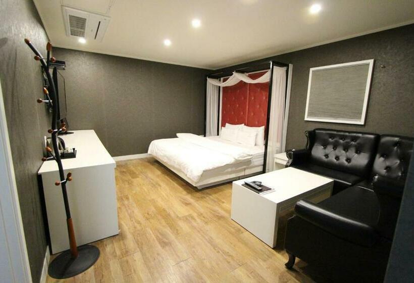 اتاق استاندارد, Louis J