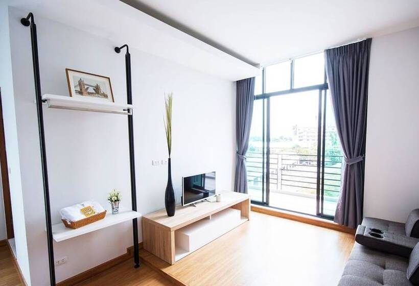 اتاق خانوادگی, The Logbook Room And Cafe