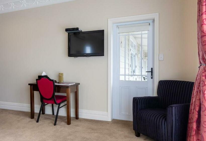 חדר פרמיום, Tuakau